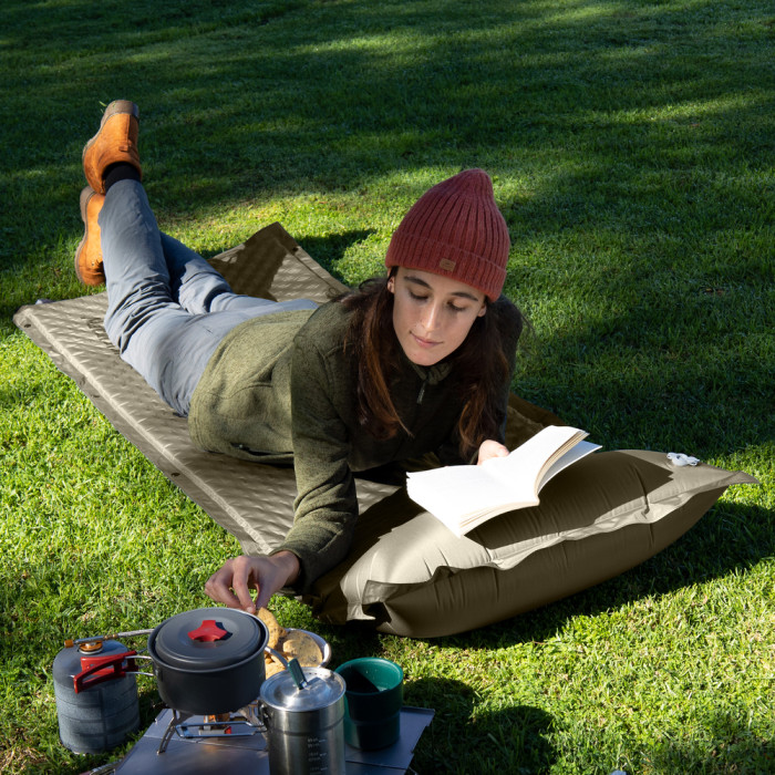 Коврик самонадувающийся одноместный с подушкой Naturehike CNK2300DZ014, 60мм, темно-зеленый  