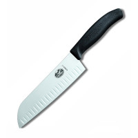 Нож кухонный Victorinox SwissClassic Santoku 17 см в блистере