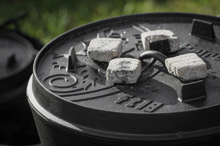 Казан-жаровня чугунная Petromax Dutch Oven ft18 на ножках 16,1 л  