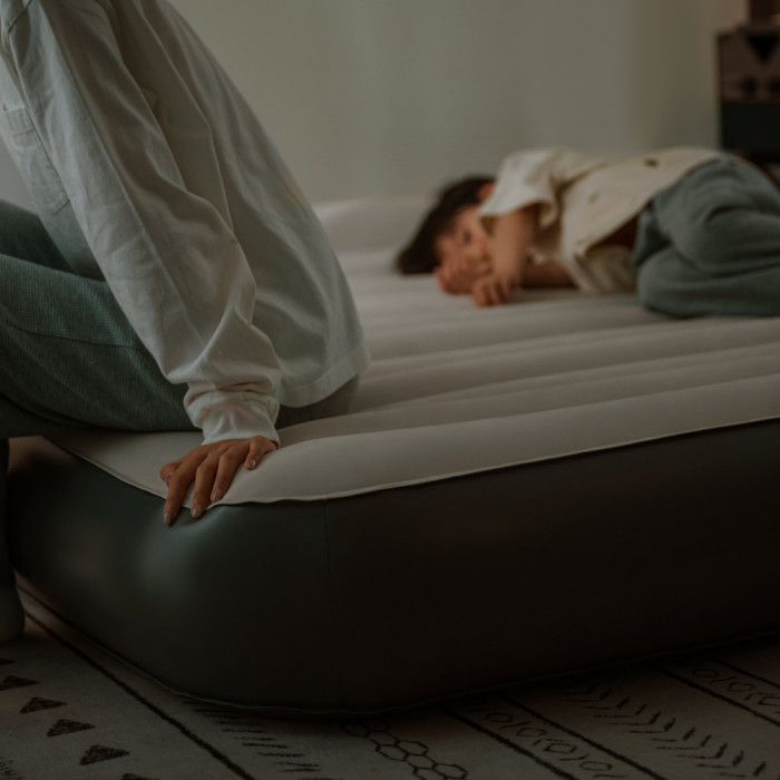 Самонадувающийся матрас, двухместный, со встроенной помпой Naturehike CNK2450WS040, 250 мм, серый  