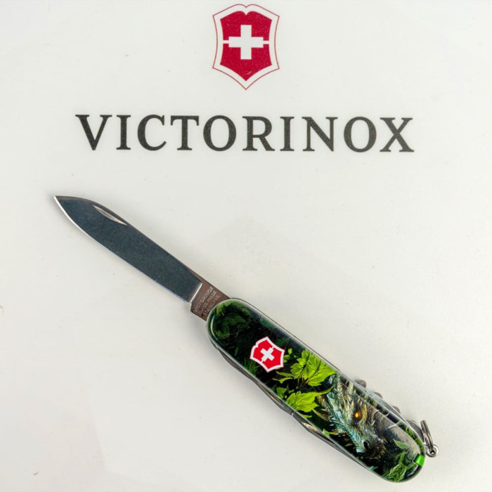 Складной нож Victorinox HUNTSMAN ZODIAC Зеленый деревянный дракон 1.3713.3.Z3240p  