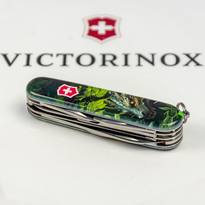 Складной нож Victorinox HUNTSMAN ZODIAC Зеленый деревянный дракон 1.3713.3.Z3240p  