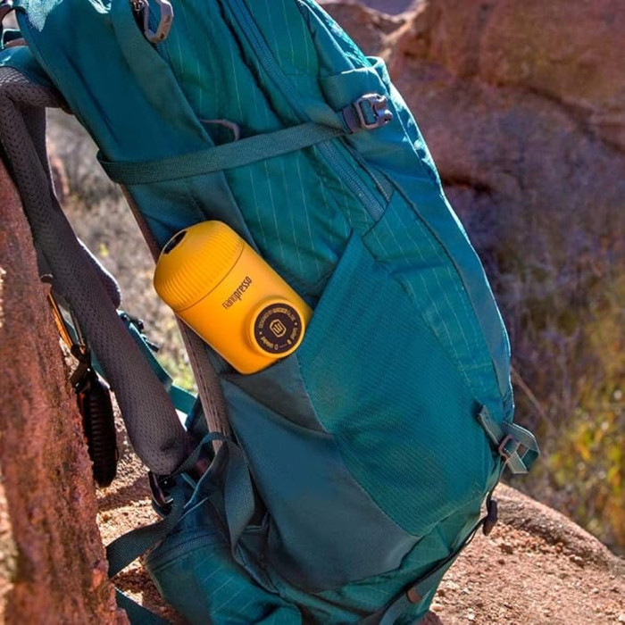 Портативная эспрессо-кофеварка Wacaco Nanopresso желтая, механическая, для молотого кофе  