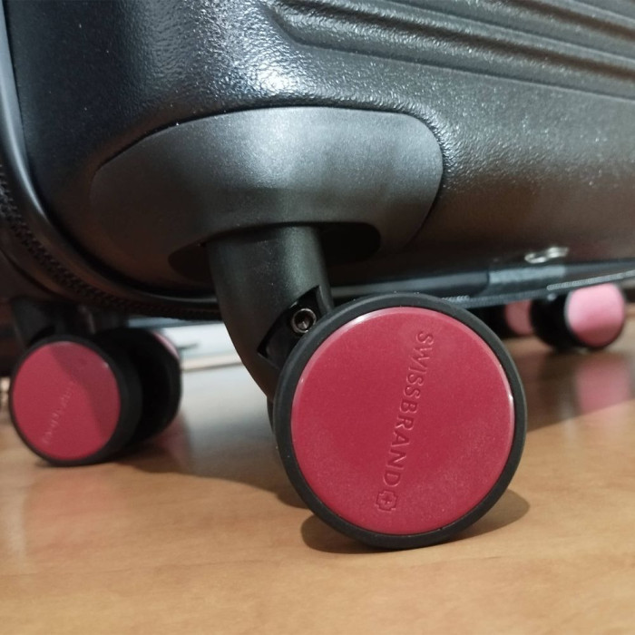 Чемодан Swissbrand Enstone (M) Black (SWB_LHENS001M)  