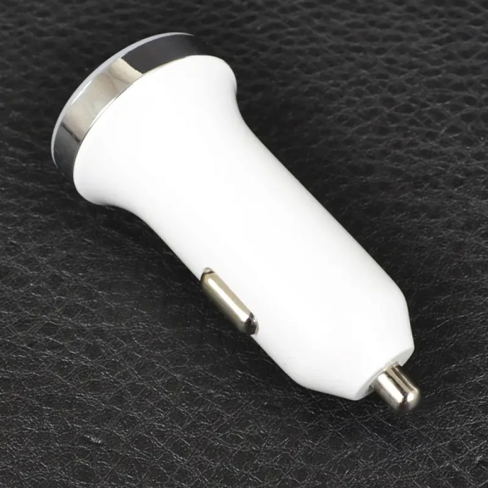 Зарядное устройство автомобильное RCF-R8 12V - 2xUSB (2A)  