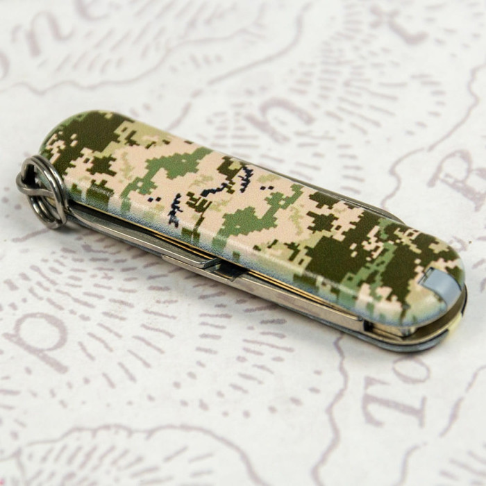Складной нож Victorinox CLASSIC SD ARMY Пиксель с красн Лого 0.6223.3.W3941pw  