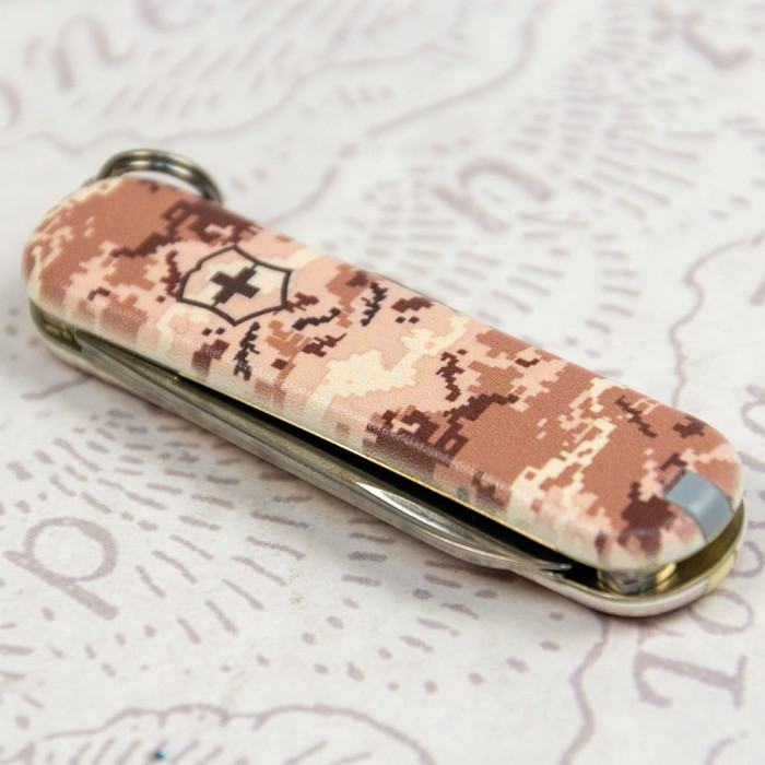 Складной нож Victorinox CLASSIC SD ARMY Пиксель песочный 0.6223.7.W3944pw  