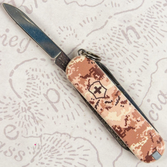 Складной нож Victorinox CLASSIC SD ARMY Пиксель песочный 0.6223.7.W3944pw  