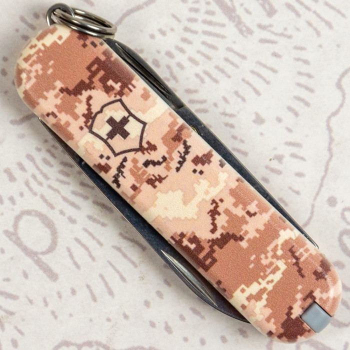 Складной нож Victorinox CLASSIC SD ARMY Пиксель песочный 0.6223.7.W3944pw  
