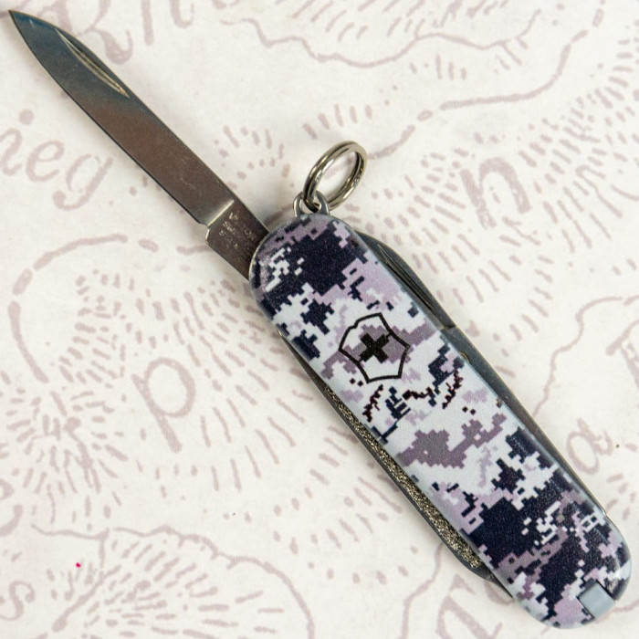 Складной нож Victorinox CLASSIC SD ARMY Пиксель синий 0.6223.3.W3942pw  