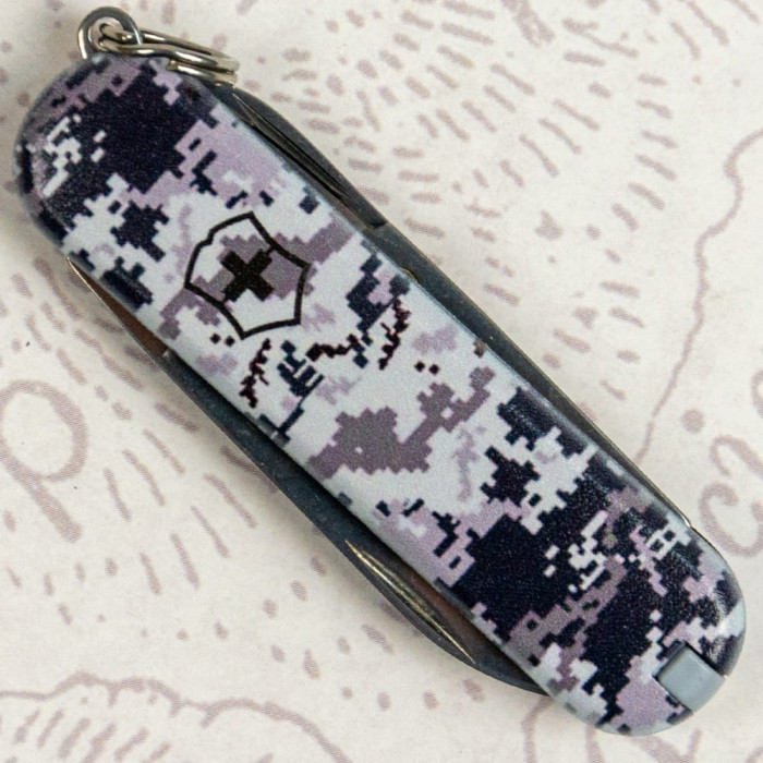 Складной нож Victorinox CLASSIC SD ARMY Пиксель синий 0.6223.3.W3942pw  