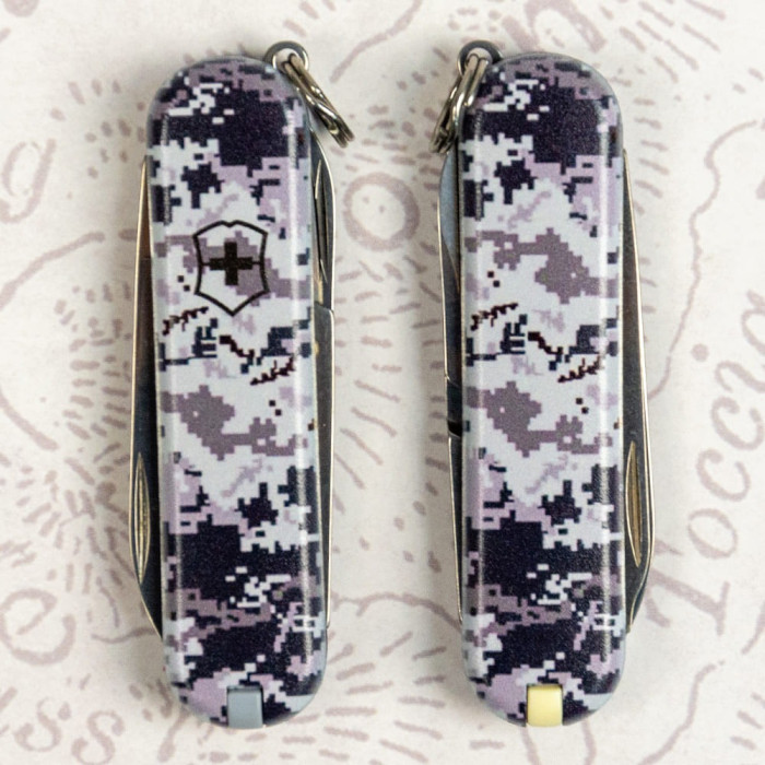 Складной нож Victorinox CLASSIC SD ARMY Пиксель синий 0.6223.3.W3942pw  