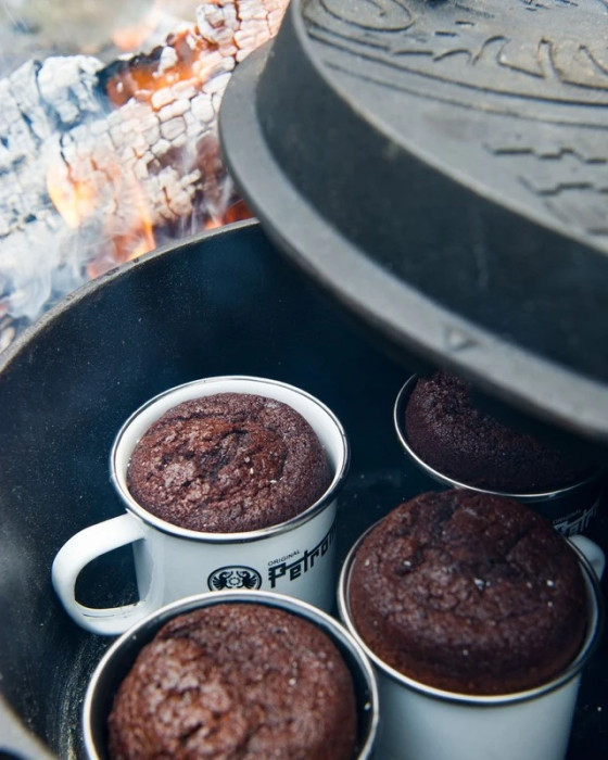 Казан-жаровня чугунная Petromax Dutch Oven ft9 плоское дно 7,5 л  