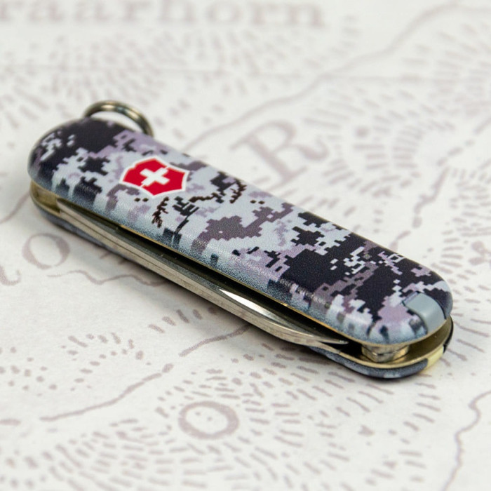 Складной нож Victorinox CLASSIC SD ARMY Пиксель синий с красн Лого 0.6223.3.W3943pw  