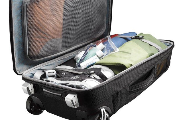 Чемодан Thule Crossover 22 Rolling Carry-On 38L TCRU115 (синий)  