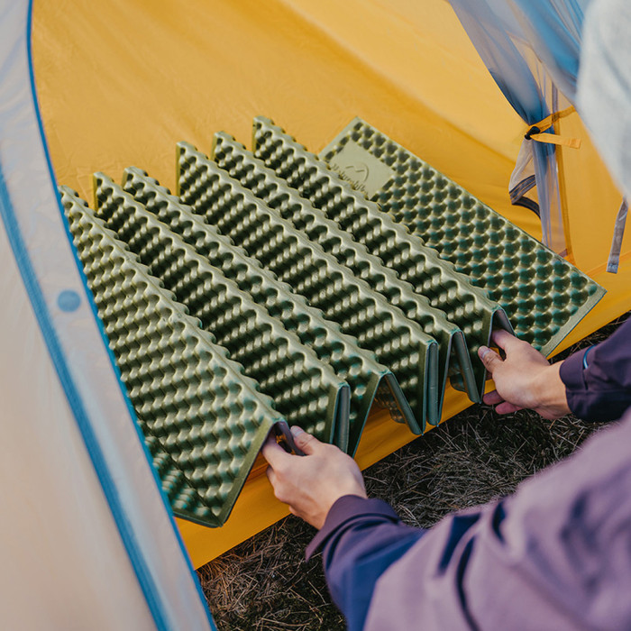 Коврик складной IXPE Naturehike CNK2450WS044, алюминиевая пленка, 195x60х1,8 см, оливковый зеленый  