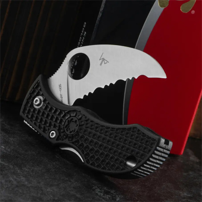 Нож Spyderco Manbug Hawkbill, VG-10, FRN black  