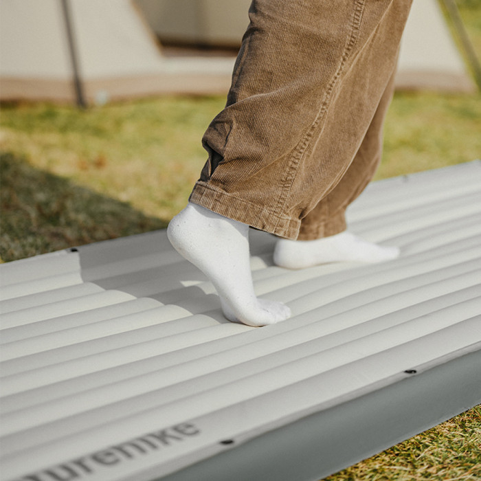 Матрас надувной одинарный Naturehike CNK2450WS035, 95 мм, со встроенной помпой, белый  