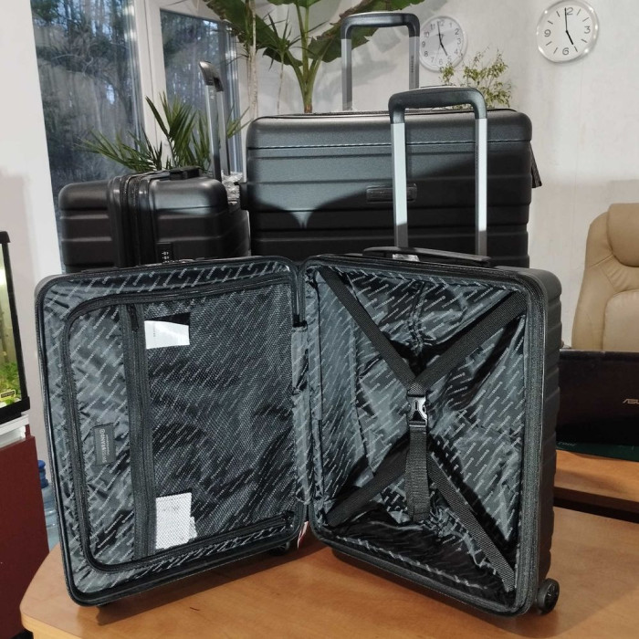 Чемодан Swissbrand Freya (S) Black (SWB_LHFRE001S)  