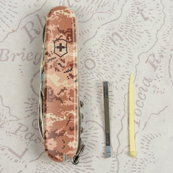 Складной нож Victorinox CLIMBER ARMY Пиксель песочный 1.3703.7.W3944p  