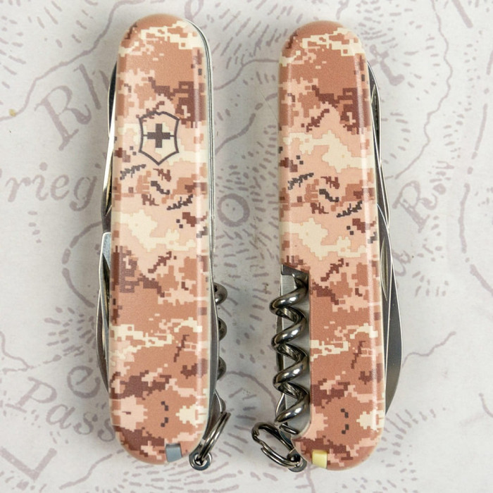 Складной нож Victorinox CLIMBER ARMY Пиксель песочный 1.3703.7.W3944p  