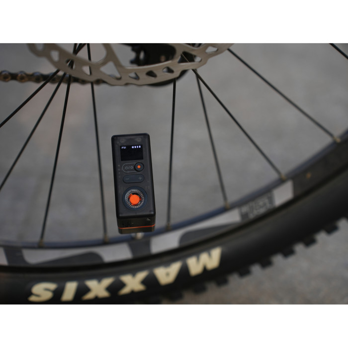 Велосипедный мини насос-задняя фара Flextail Tiny Tire Pump ACS, черный  