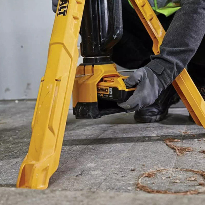 Фонарь DeWALT DCL079  