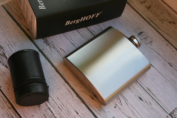 Подарочный набор 6 предметов: фляга, 4 рюмки, чехол, Outdoor BergHOFF (8500223)  