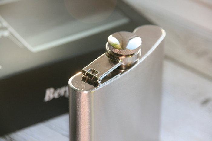 Подарочный набор 6 предметов: фляга, 4 рюмки, чехол, Outdoor BergHOFF (8500223)  