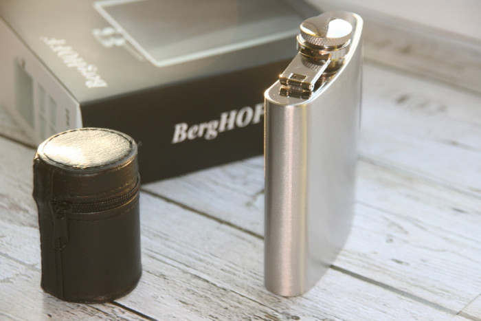 Подарочный набор 6 предметов: фляга, 4 рюмки, чехол, Outdoor BergHOFF (8500223)  