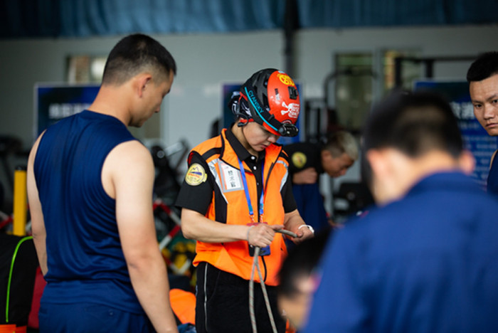 Налобный фонарь Cyansky HS6R SST 40 SST-20-W  