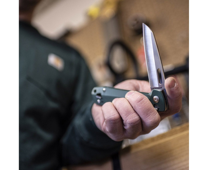 Нож-мультитул Leatherman Free K2- зеленый  