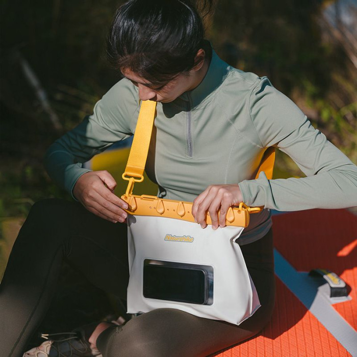 Сумка водонепроницаемая Naturehike CNK2300BS016, 5,6л, желтая  