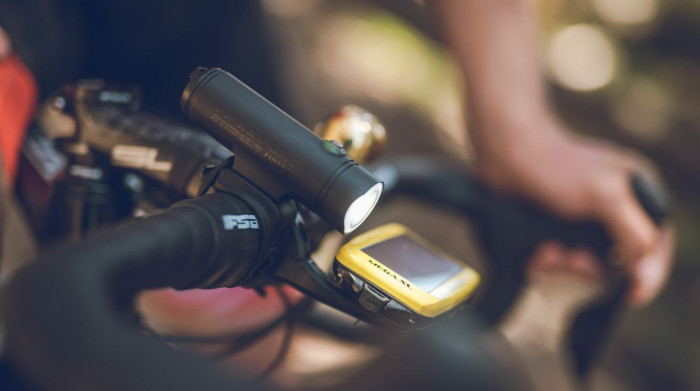 Фара передняя Lezyne CLASSIC DRIVE XL 700 люменов Y13 серебристая  