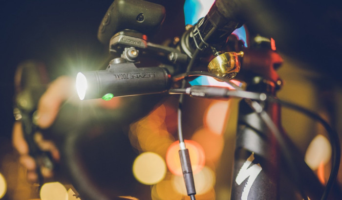 Фара передняя Lezyne CLASSIC DRIVE XL 700 люменов Y13 серебристая  