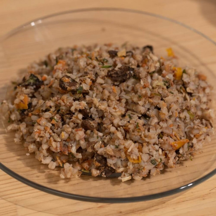 Каша гречневая с мясом курицы, грибами и овощами  