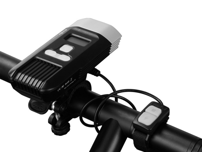 Велосипедный комплект фара Fenix BC30R2017 + носки Dexshell DS648GRY  