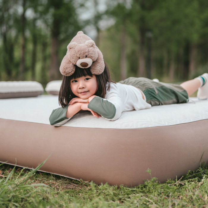 Самонадувающийся матрас, трехместный, со встроенной помпой Naturehike CNK2450WS040, 250 мм, серый  