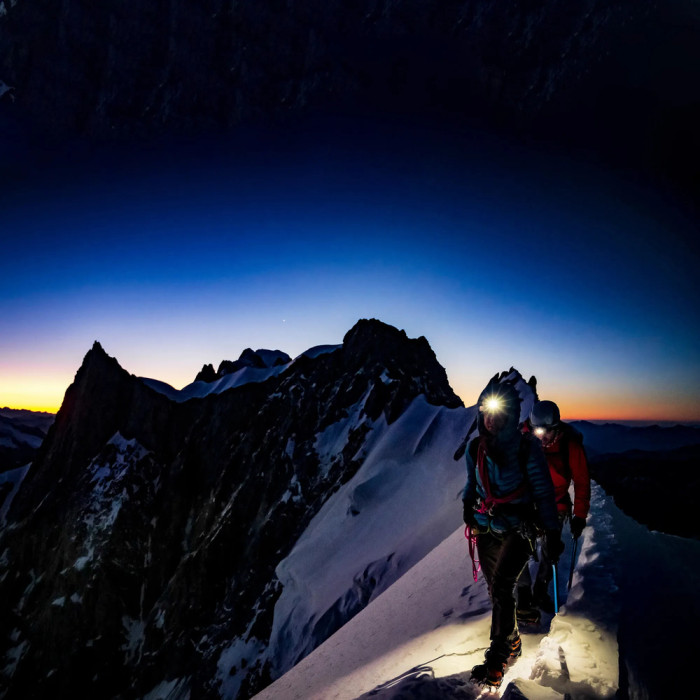 Фонарь налобный Black Diamond Cosmo 350-R Lilac  