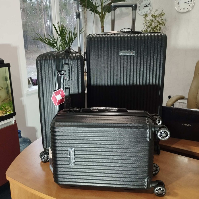 Чемодан Swissbrand Riga 2.0 (S) Black (SWB_LHRIG001S)  