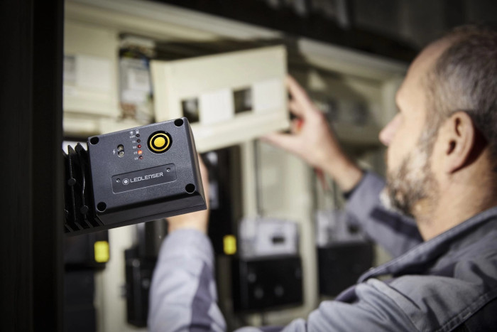 Фонарь-прожектор LedLenser IF3R  