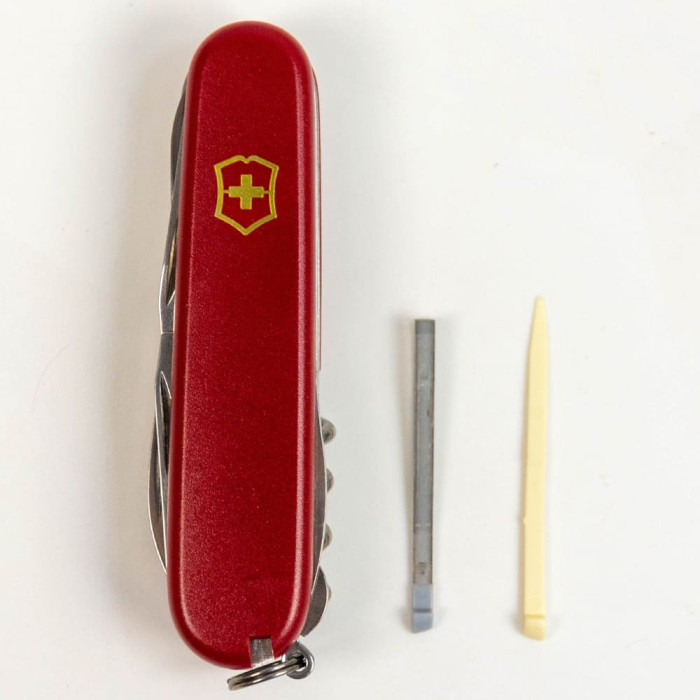 Складной нож Victorinox HUNTSMAN MAT красный матовый с желтым лого  