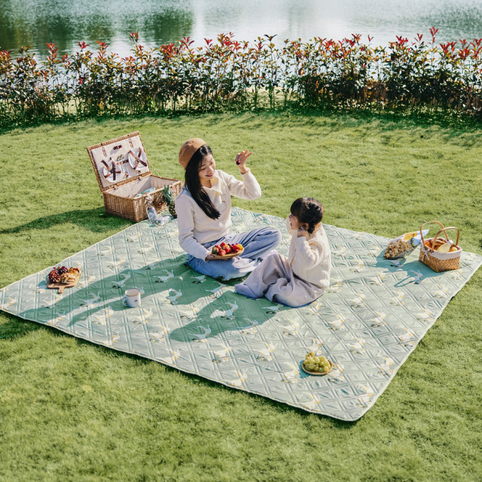 Коврик для пикника Naturehike 145*170 CNK2350WS010, зеленый с собаками  