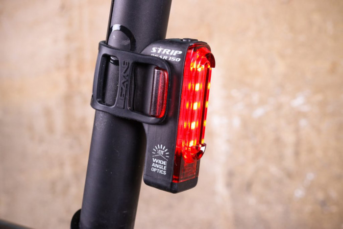 Комплект фар Lezyne CLASSIC DRIVE XL / STRIP PAIR 700/150 люменов Y13  