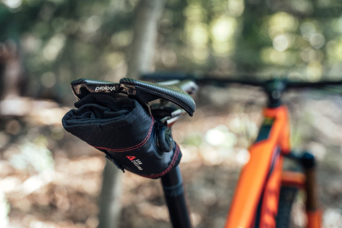 Подсумок для инструмента с креплением под насест KOM Cycling SR02  