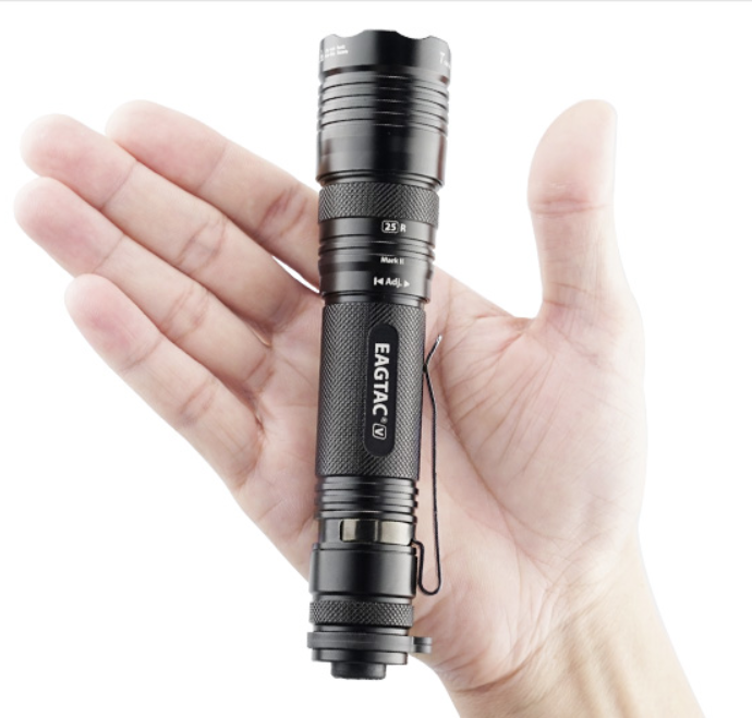 Тактический фонарь Eagletac T25V XHP70.2 NW  