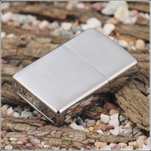 Зажигалка Zippo бензиновая BRUSHED CHROME 200  