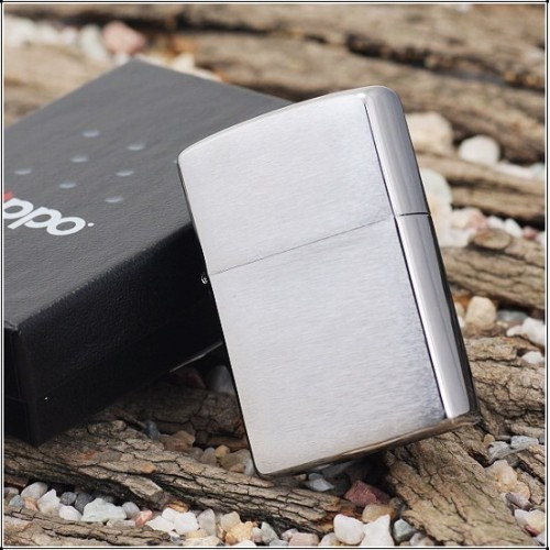 Зажигалка Zippo бензиновая BRUSHED CHROME 200  