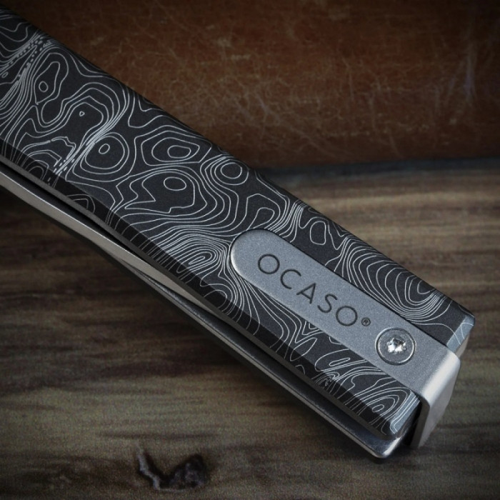 Нож Ocaso Solstice, Engraved titanium, Topo Pattern, Satin  