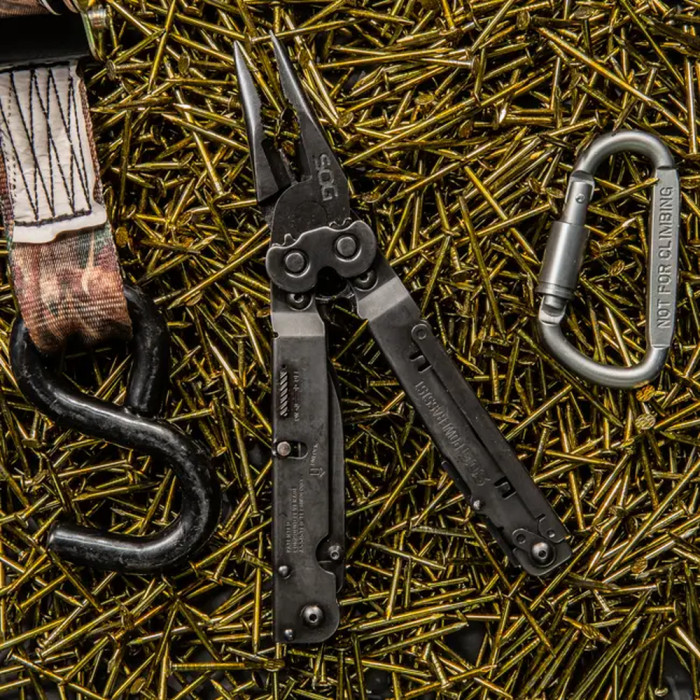 Мультитул SOG Power Assist, Black Oxide/Nylon Sheath (SOG B66N-CP)  